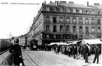 A gauche, la Loire invisible, et aussi le train , le tram.