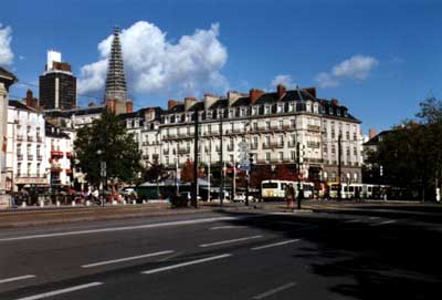 La route pour la voiture 