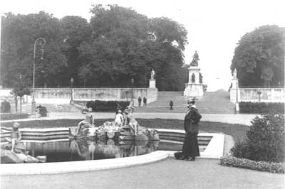 Une fontaine sympathique si rare à Nantes. La derniére est Place Royale.